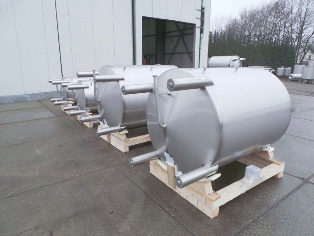 2 x 1.000L - 8.3 US bbl - 264 US gal; 2 x 2.100L - 17 US bbl -  554 US gal - AISI304; stainless-steel storage-tanks; vertical; single jacket