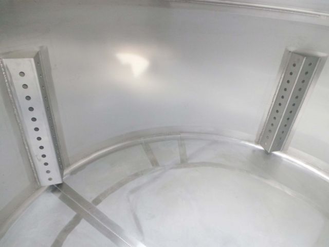 1 x 3.400L - 28.5 US bbl - 900 US gal - AISI304; stainless-steel storage tank; vertical; single jacketed