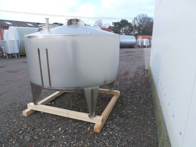 1 x 3.400L - 28.5 US bbl - 900 US gal - AISI304; stainless-steel storage tank; vertical; single jacketed