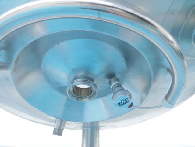 2 x 130L AISI304; roestvrijstalen chocolade tanks; verticaal; geïsoleerd; warmtewisselaar; roerwerk