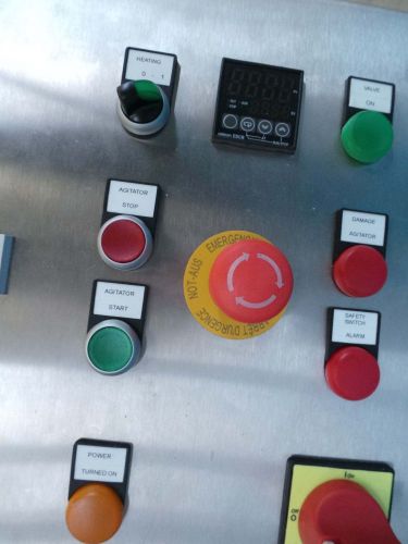 2 x 130L AISI304; roestvrijstalen chocolade tanks; verticaal; geïsoleerd; warmtewisselaar; roerwerk