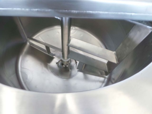 2 x 130L AISI304; roestvrijstalen chocolade tanks; verticaal; geïsoleerd; warmtewisselaar; roerwerk