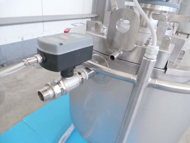 2 x 130L AISI304; roestvrijstalen chocolade tanks; verticaal; geïsoleerd; warmtewisselaar; roerwerk