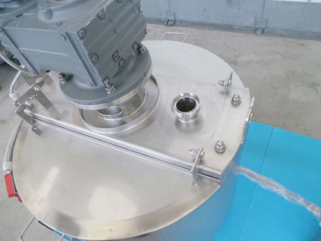 2 x 130L AISI304; roestvrijstalen chocolade tanks; verticaal; geïsoleerd; warmtewisselaar; roerwerk