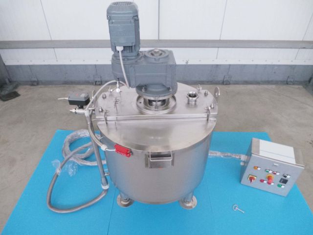 2 x 130L AISI304; roestvrijstalen chocolade tanks; verticaal; geïsoleerd; warmtewisselaar; roerwerk