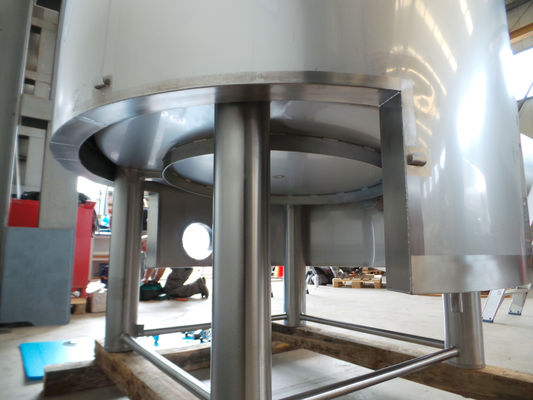 1 x 1.5m³ bier kookketel; brouwketel; geisoleerd met schouw voor gasdampen