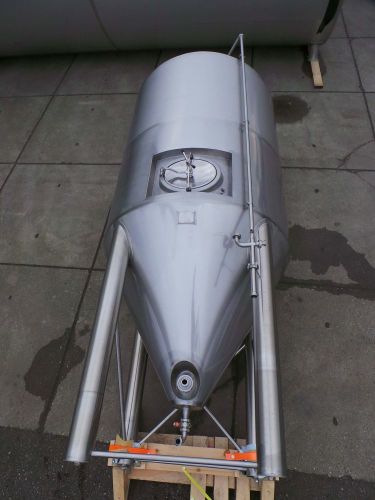 1 x 6.000L - 50 US bbl - 1.580 US gal - AISI304; CCT fermenter tank; heat exchanger; insulated