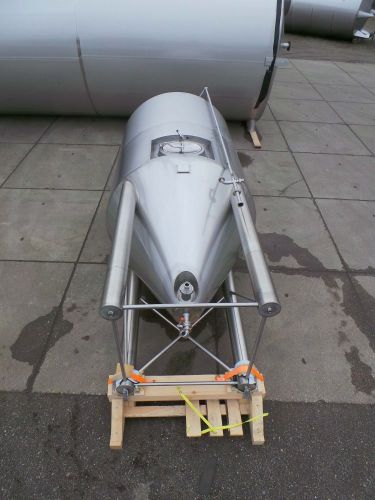 1 x 6.000L - 50 US bbl - 1.580 US gal - AISI304; CCT fermenter tank; heat exchanger; insulated