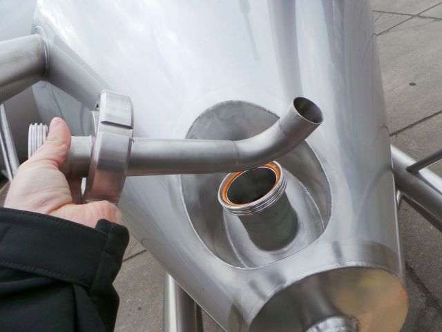 1 x 6.000L - 50 US bbl - 1.580 US gal - AISI304; CCT fermenter tank; heat exchanger; insulated