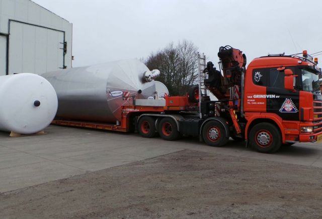 1 x 83m³ AISI304; verticale roestvrijstalen opslagtank op rok; geisoleerd en bekleed met roestvrijstaal