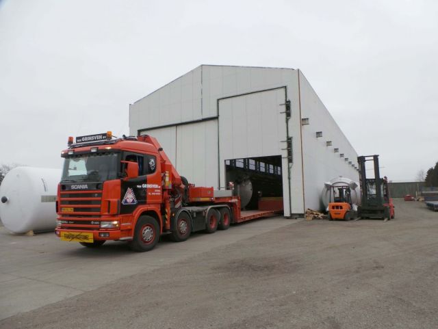 1 x 83m³ AISI304; verticale roestvrijstalen opslagtank op rok; geisoleerd en bekleed met roestvrijstaal