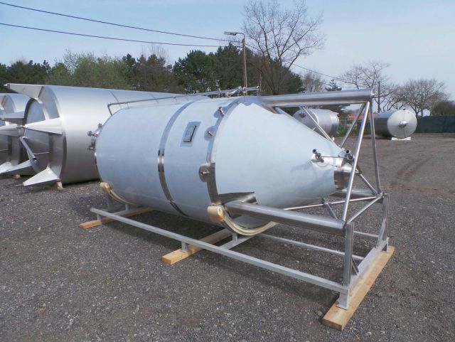 1 x 4m³ AISI304 CCT cuve de fermentation bière; échangeur thermique PED/CE & 1 x 3m³ AISI304 Cuve d'eau chaude