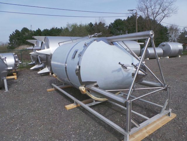 1 x 4m³ AISI304 CCT cuve de fermentation bière; échangeur thermique PED/CE & 1 x 3m³ AISI304 Cuve d'eau chaude