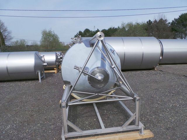 1 x 4m³ AISI304 CCT cuve de fermentation bière; échangeur thermique PED/CE & 1 x 3m³ AISI304 Cuve d'eau chaude