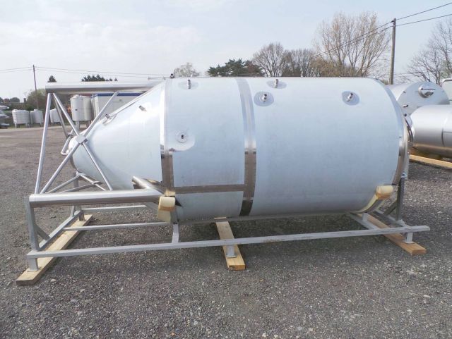 1 x 4m³ AISI304 CCT cuve de fermentation bière; échangeur thermique PED/CE & 1 x 3m³ AISI304 Cuve d'eau chaude