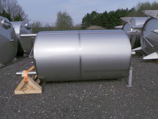 1 x 4m³ AISI304 CCT cuve de fermentation bière; échangeur thermique PED/CE & 1 x 3m³ AISI304 Cuve d'eau chaude