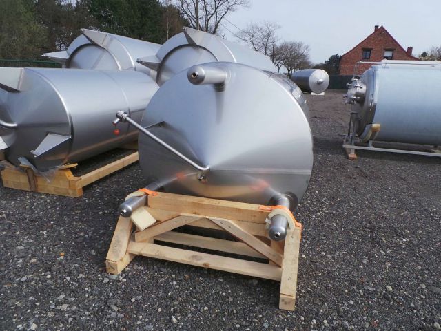 1 x 4m³ AISI304 CCT cuve de fermentation bière; échangeur thermique PED/CE & 1 x 3m³ AISI304 Cuve d'eau chaude