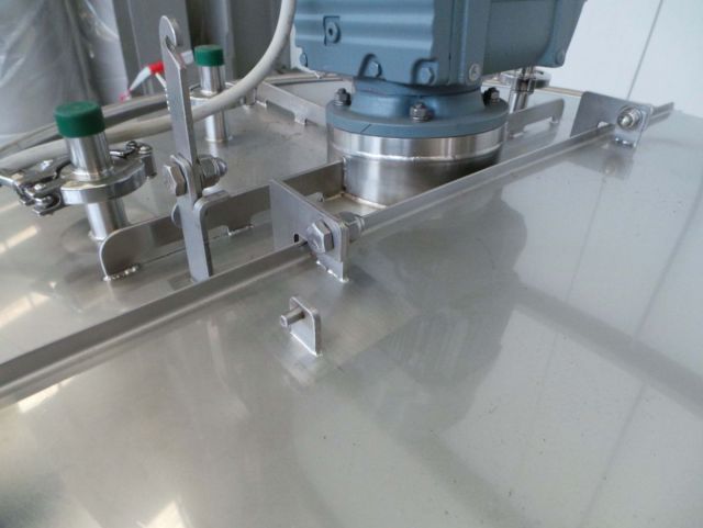 1 x 310L V4A; Edelstahl Mischbehälter; Wärmetauscher; isoliert