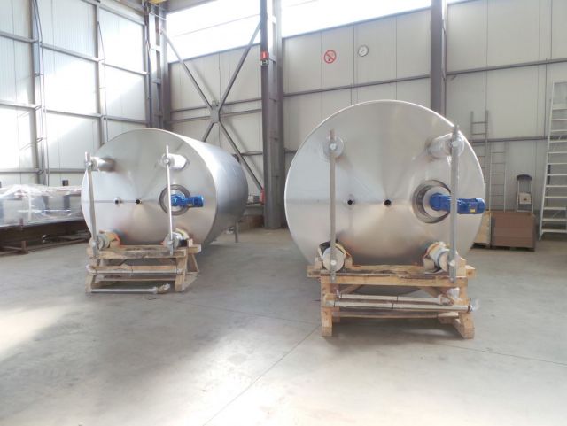 13 x 14.2m³ AISI304; BBT bright beer tanks; vertical on legs, insulated tank; heat exchanger