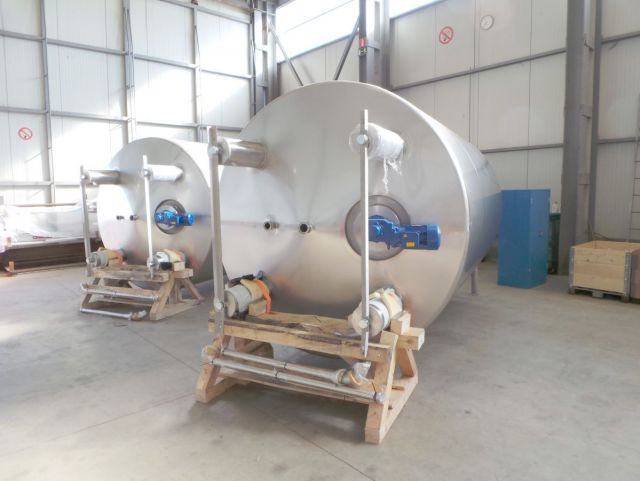 13 x 14.2m³ AISI304; BBT bright beer tanks; vertical on legs, insulated tank; heat exchanger