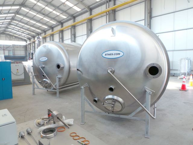 13 x 14.2m³ AISI304; BBT bright beer tanks; vertical on legs, insulated tank; heat exchanger