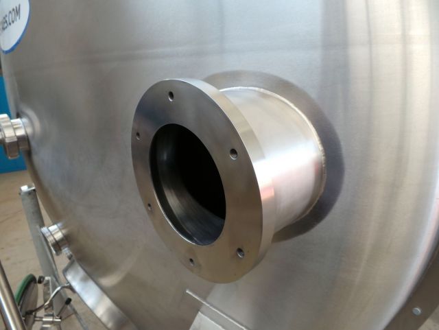 13 x 14.2m³ AISI304; BBT bright beer tanks; vertical on legs, insulated tank; heat exchanger
