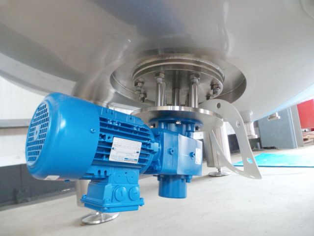 13 x 14.2m³ AISI304; BBT bright beer tanks; vertical on legs, insulated tank; heat exchanger