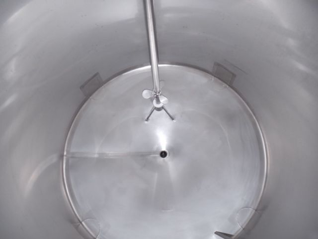 1 x 2.2m³ - AISI316 roestvrijstalen mengtank, vertikaal op poten, conische bodem