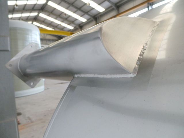 1 x 2.2m³ - AISI316 roestvrijstalen mengtank, vertikaal op poten, conische bodem