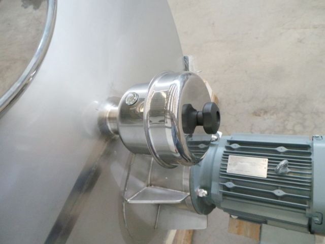 1 x 2.2m³ - AISI316 roestvrijstalen mengtank, vertikaal op poten, conische bodem