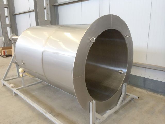 1 x 2.4m³ AISI304; vertikale RVS mengtank & 1 x 1.8m³ AISI304 vertikale RVS smelt-tank