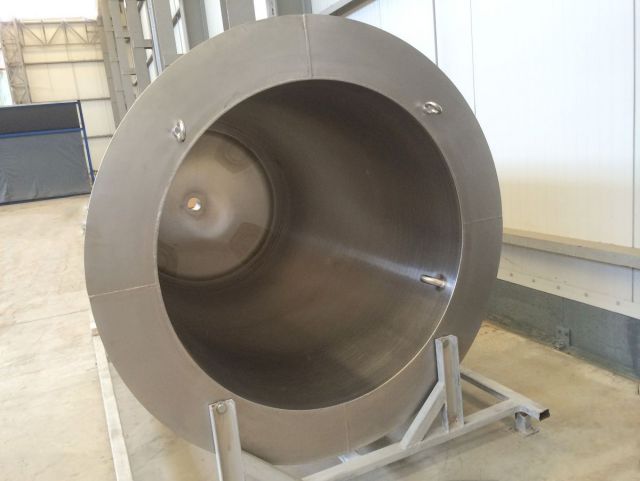 1 x 2.4m³ AISI304; vertikale RVS mengtank & 1 x 1.8m³ AISI304 vertikale RVS smelt-tank