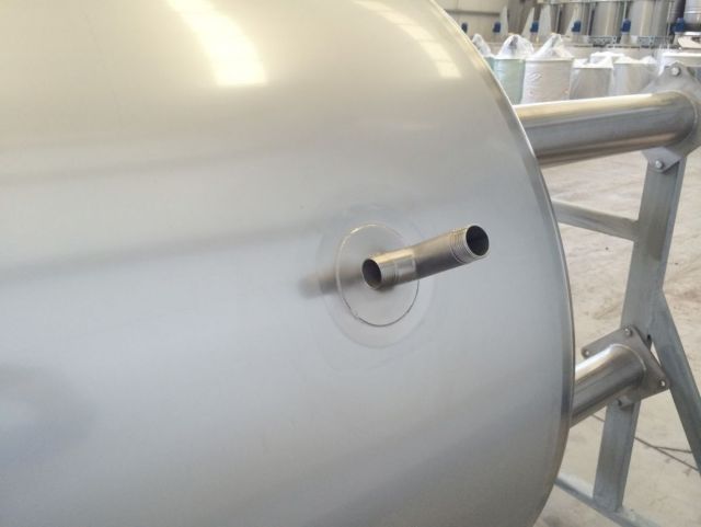 1 x 2.4m³ AISI304; vertikale RVS mengtank & 1 x 1.8m³ AISI304 vertikale RVS smelt-tank