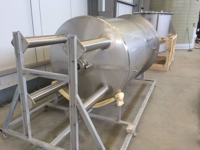 1 x 2.4m³ AISI304; vertikale RVS mengtank & 1 x 1.8m³ AISI304 vertikale RVS smelt-tank