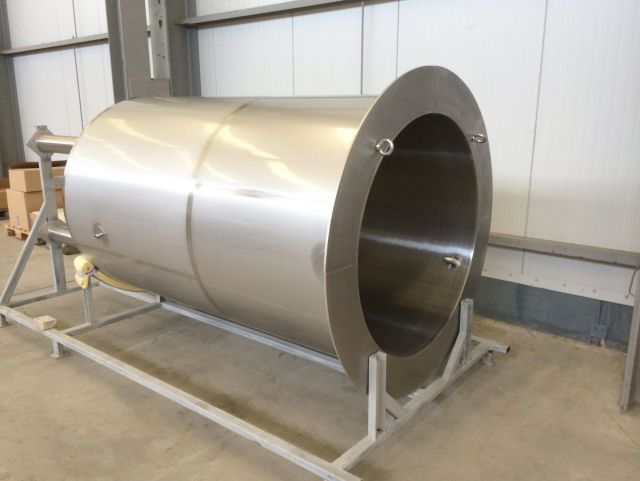 1 x 2.4m³ AISI304; vertikale RVS mengtank & 1 x 1.8m³ AISI304 vertikale RVS smelt-tank