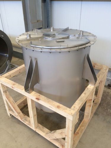 1 x 2.4m³ AISI304; vertikale RVS mengtank & 1 x 1.8m³ AISI304 vertikale RVS smelt-tank