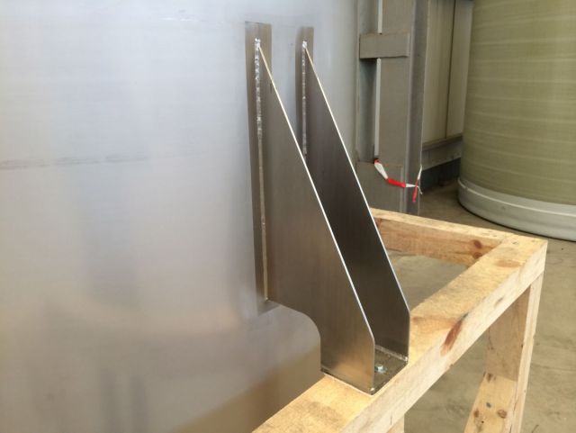 1 x 2.4m³ AISI304; vertikale RVS mengtank & 1 x 1.8m³ AISI304 vertikale RVS smelt-tank