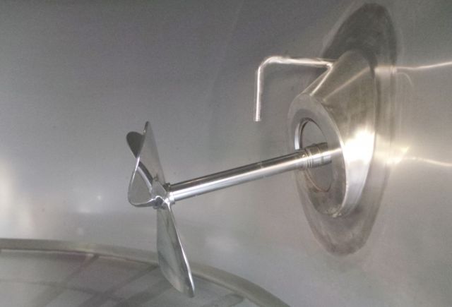 2 x 22.5m³ AISI304; roestvrijstalen mengtanks; vertikaal; enkelwandig