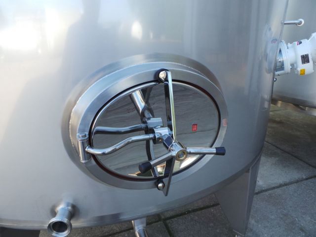 2 x 22.5m³ AISI304; roestvrijstalen mengtanks; vertikaal; enkelwandig