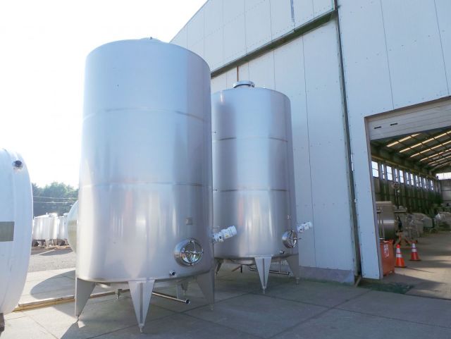2 x 22.5m³ AISI304; roestvrijstalen mengtanks; vertikaal; enkelwandig