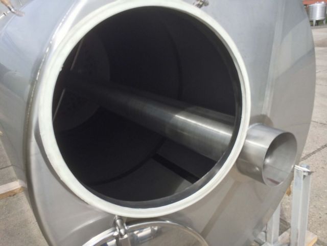 1 x 3.2m³ AISI304; roestvrijstalen opslagtanks; vertikaal; warmtewisselaar; sterk conisch