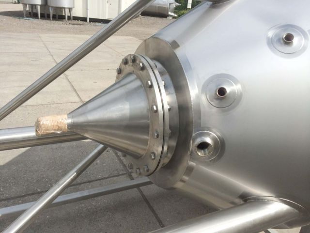 1 x 3.2m³ AISI304; roestvrijstalen opslagtanks; vertikaal; warmtewisselaar; sterk conisch