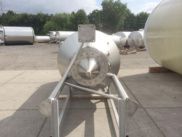 1 x 3.2m³ AISI304; roestvrijstalen opslagtanks; vertikaal; warmtewisselaar; sterk conisch