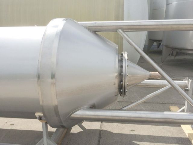 1 x 3.2m³ AISI304; roestvrijstalen opslagtanks; vertikaal; warmtewisselaar; sterk conisch