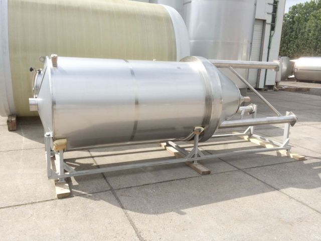 1 x 3.2m³ AISI304; roestvrijstalen opslagtanks; vertikaal; warmtewisselaar; sterk conisch
