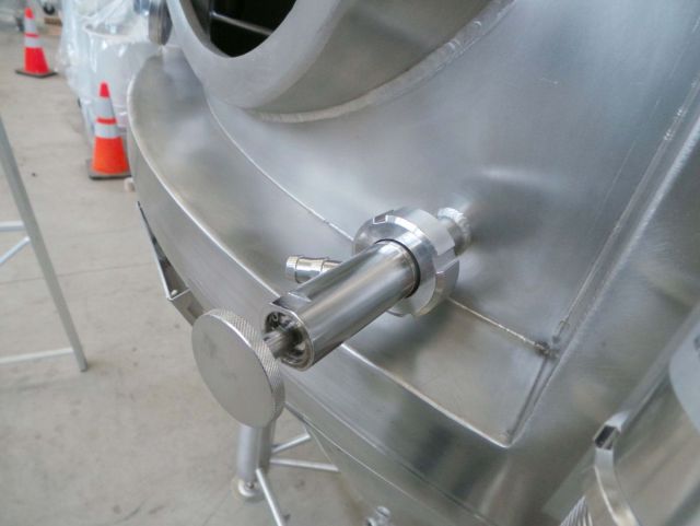 4 x 3200L AISI304 ZKG Gärtanks - Biertanks; stehend; Kühlung, isolierung