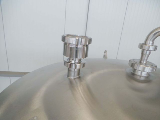 4 x 3200L AISI304 ZKG Gärtanks - Biertanks; stehend; Kühlung, isolierung