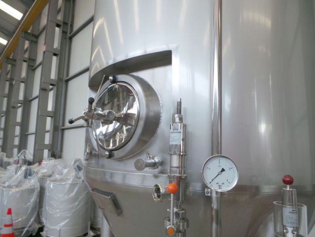 4 x 3200L AISI304 ZKG Gärtanks - Biertanks; stehend; Kühlung, isolierung