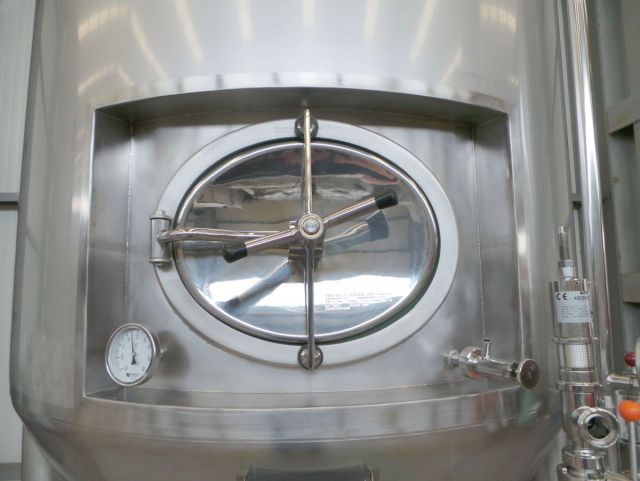 4 x 3200L AISI304 ZKG Gärtanks - Biertanks; stehend; Kühlung, isolierung