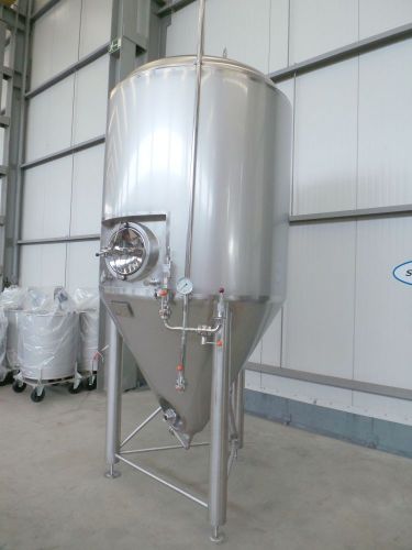 4 x 3200L AISI304 ZKG Gärtanks - Biertanks; stehend; Kühlung, isolierung